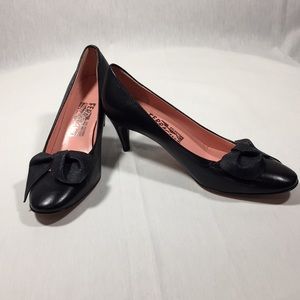 Salvatore Ferragamo Black Pump Vintage sz 6b Bow
